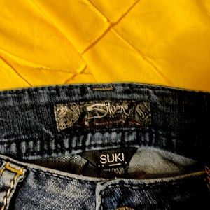 Silver jeans waist is 27 length is 30 there boot cut